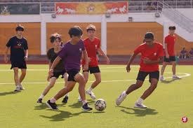 利物浦暂时摆脱困境，但斯洛特执教仍存疑，维尔茨与基耶萨表现关键，战术调整引发争议。