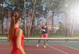 人盯人战术，一段萨利巴紧逼凯恩的短视频走红网络